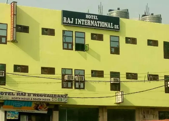 Hotel Raj International Dx In-Front Of Sarai Rohilla Station