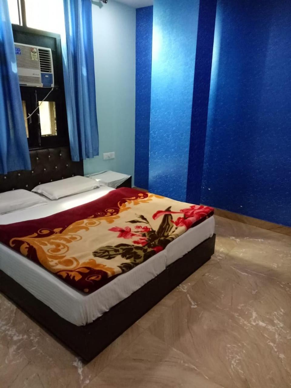 Raj International Dx In-front Of Sarai Rohilla Station Hotel Delhi (National Capital Territory of India)